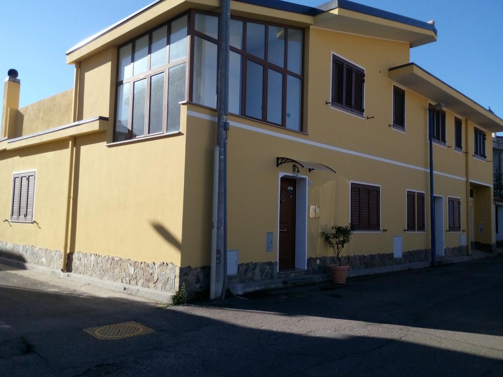 Casa Vacanze Rose E Fiori Sardegna Сан Вито Екстериор снимка