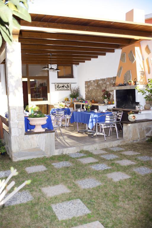 Casa Vacanze Rose E Fiori Sardegna Сан Вито Екстериор снимка